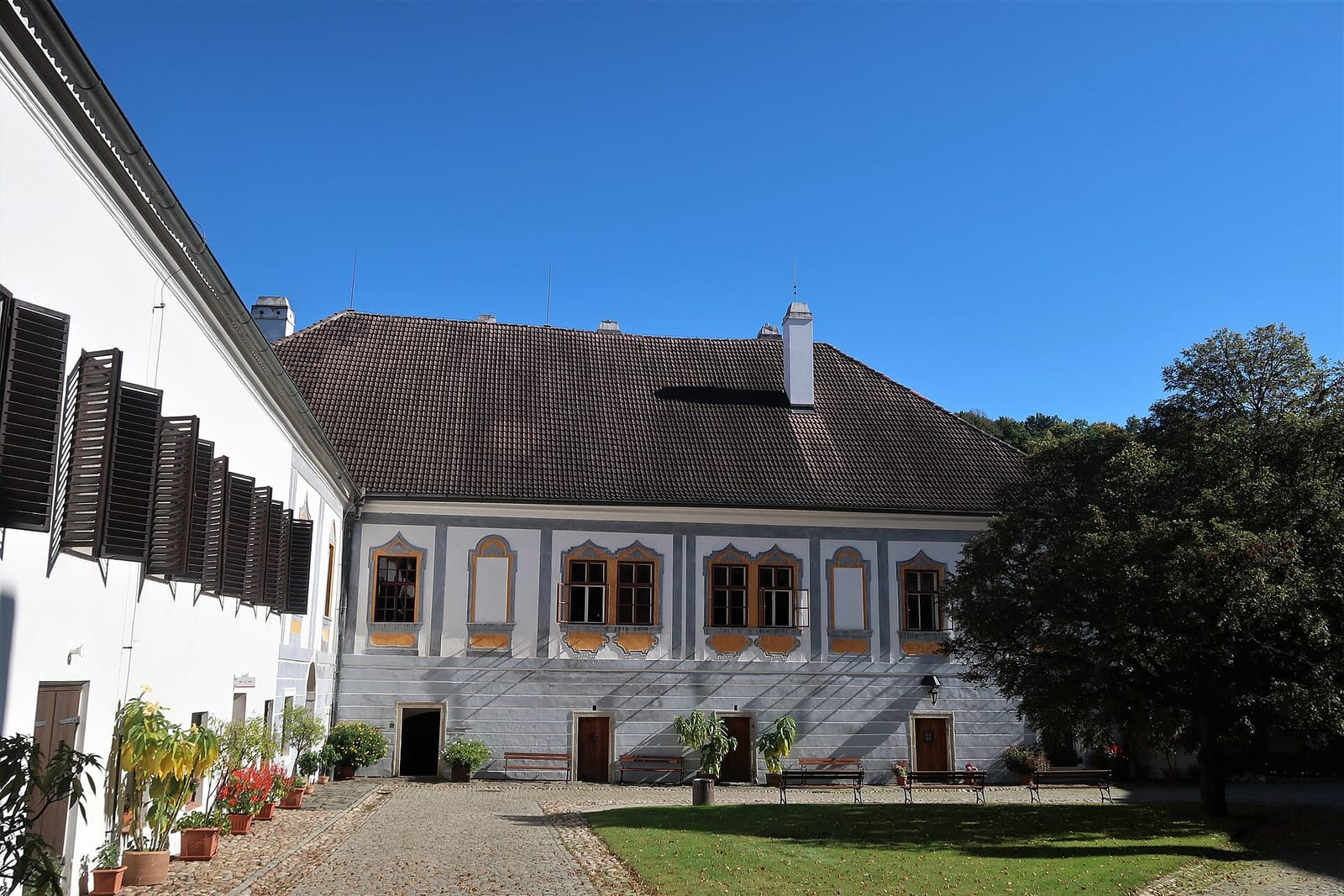 Engagement Photos: Vltava Monasteries