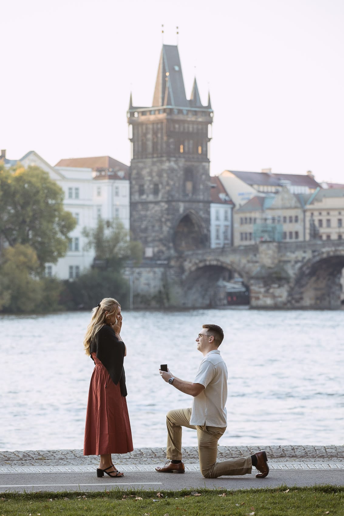 Couple portrait at golden hour in Prague — a gifted photoshoot