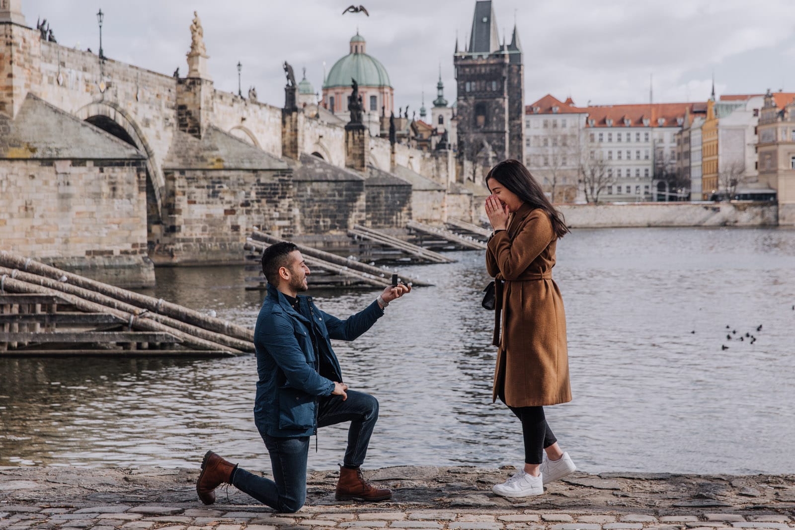Surprise proposal at the Vltava riverbank, photographed by Kemal Onur Özman